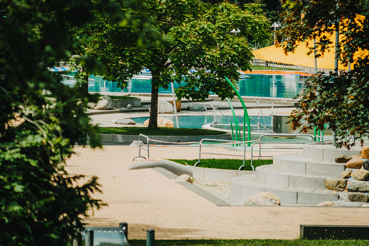 Verschiedene Schwimmbecken vom Inselbad in Untertürkheim