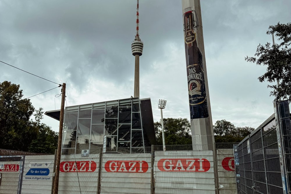 Außenbereich des Gazi Stadions